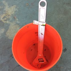 24 inch jumbo adjustable crescent wrench