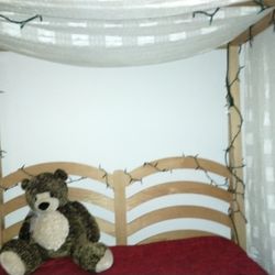 Queen Canopy Bed 