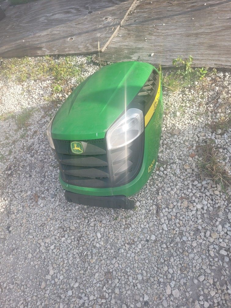 ((READ AD))((HOOD D--SERIES Johndeere)) Riding Mower