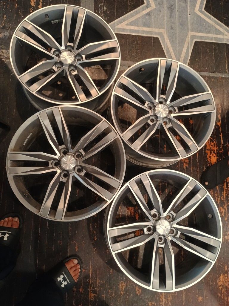 20x8.5 2010 Camaro Rims