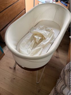 SNOO bassinet