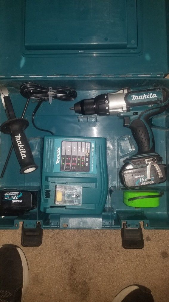 Mikita 18v Hammer Drill Set