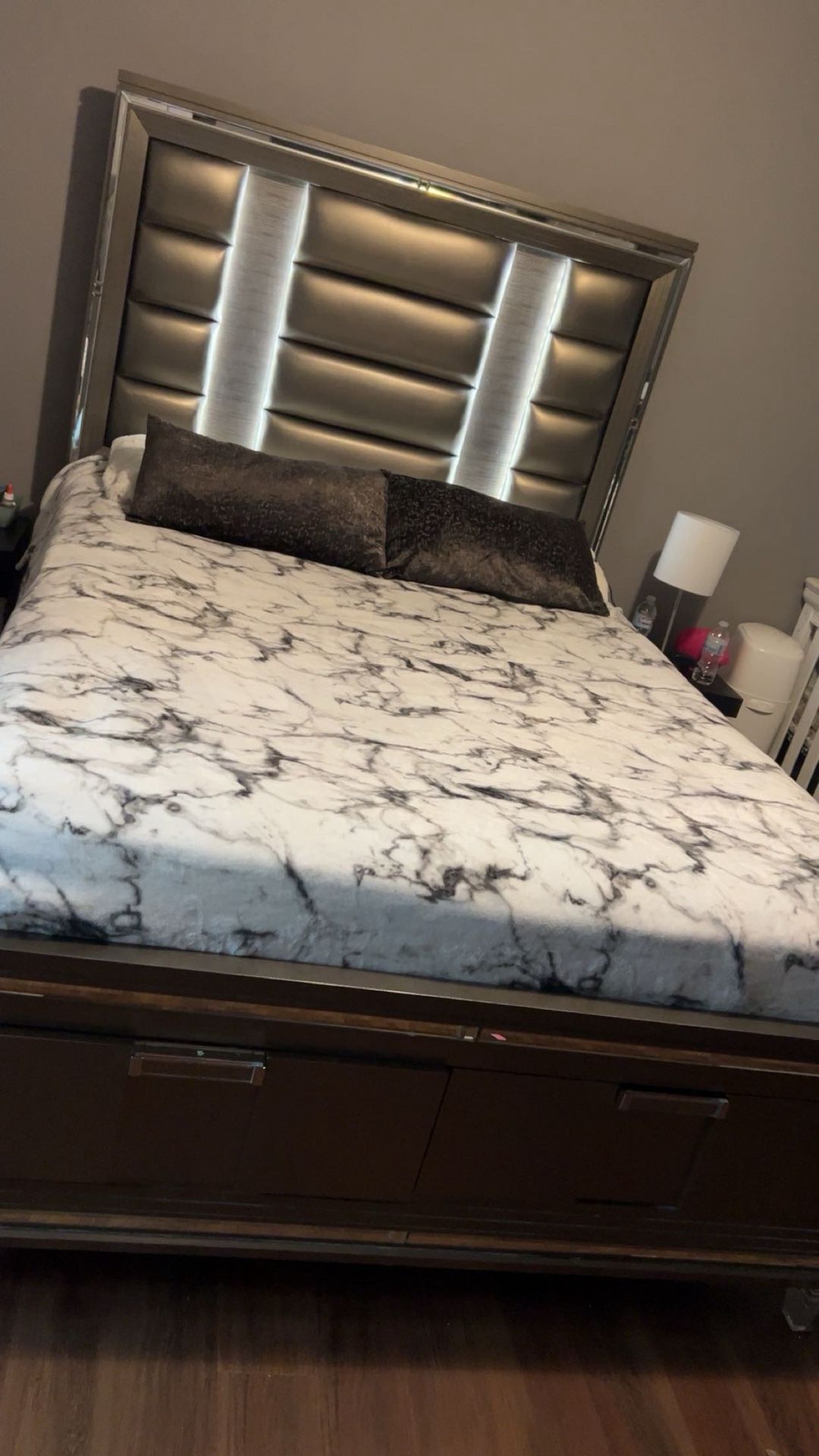 Queen Size Bed With Mattress