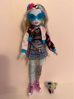 Monster High Frankie Stein Doll and Pet