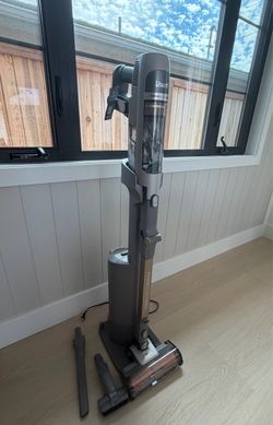 Almost New Shark PowerDetect Speed Cordless Stick Vacuum