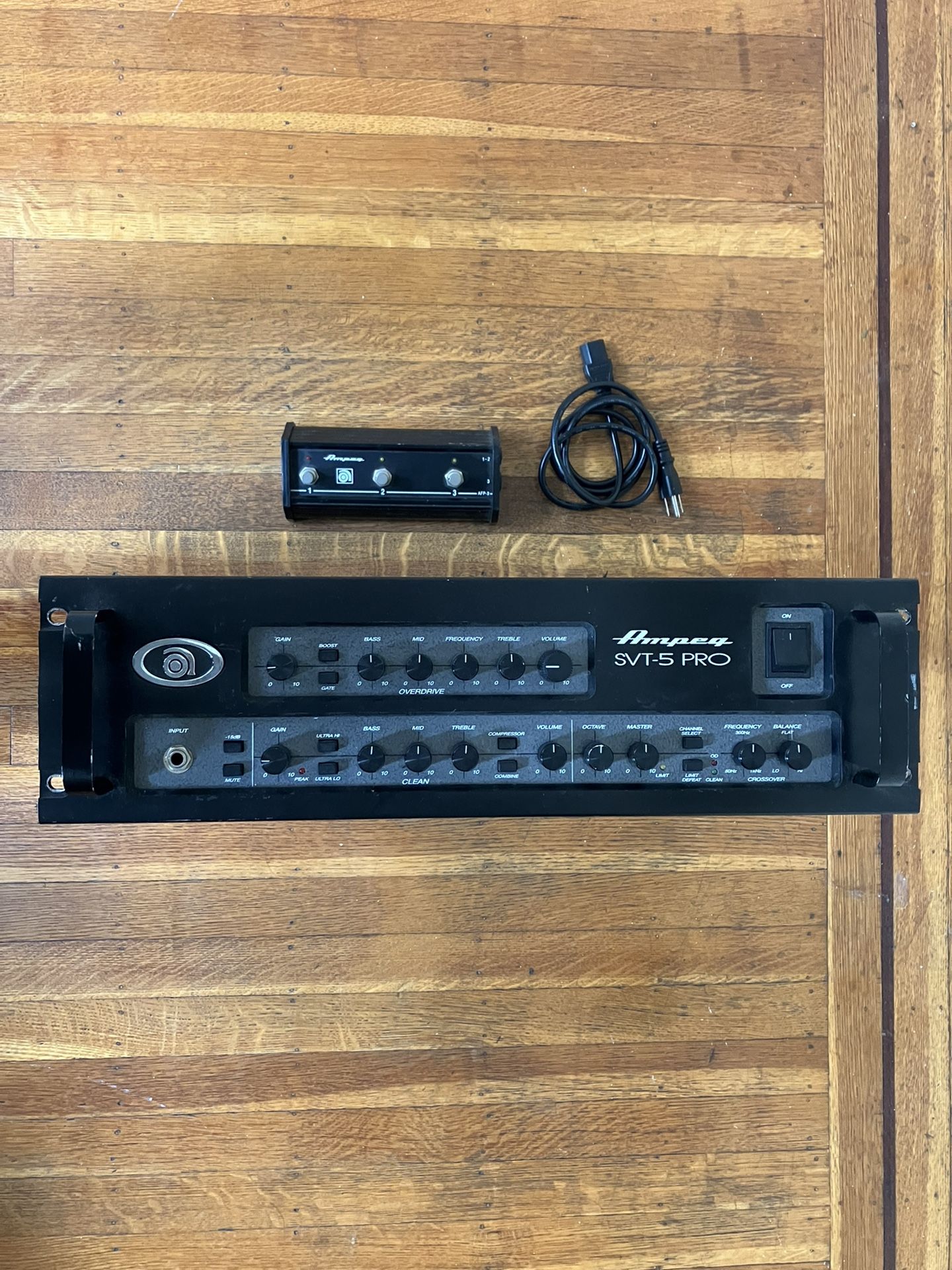 Ampeg SVT-5 PRO Bass Amp