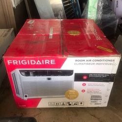 Frigidaire Window Air Conditioner 8,000 BTU With Remote FHWHO82WA1 NEW