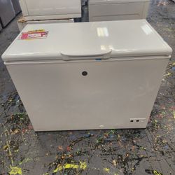 GE 44 INCH CHEST FREEZER 10.7 CU FT 