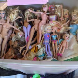Barbie Lot. 85 Dolls. Foldable Doll House, Some Furniture, Chelsea Trailer