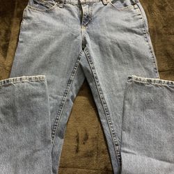 Woman’s Cowboy Cut Wranglers 7-8, 32