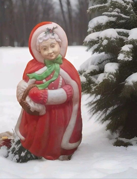 Vintage Santa’s Best *MRS. CLAUS* 40" Lighted Blow Mold Christmas Yard Decor.