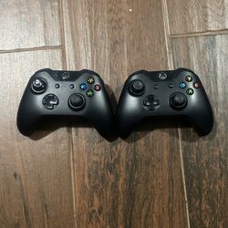 2 Xbox 1s  Controllers