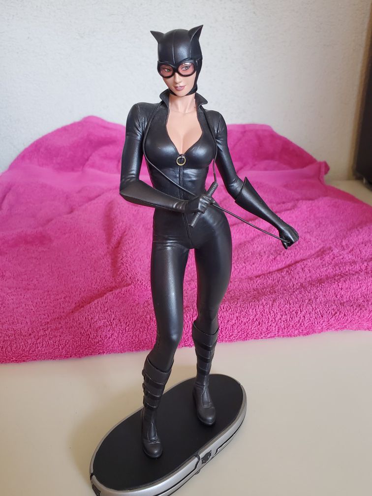 DC collectibles Catwoman statue