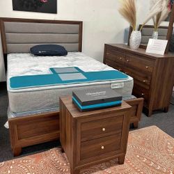Wood Bedroom Set New 4 Pieces Queen Set Finance Available 