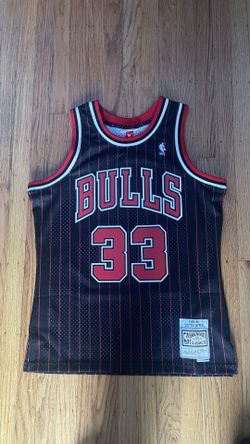 chicago bulls jersey size medium