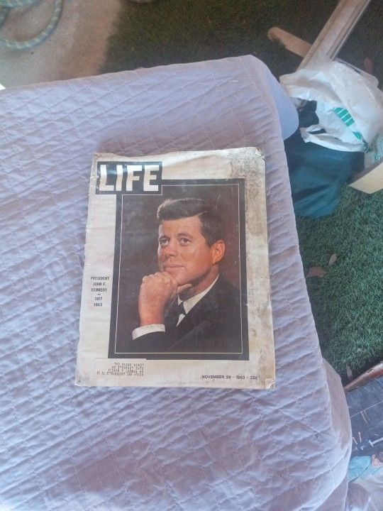 A Lot Of Vintage Magazine's About JFK