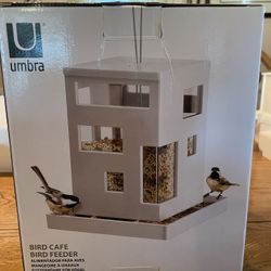BRAND NEW Bird Feeder