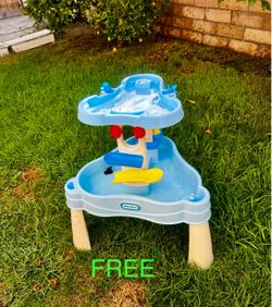 FREE KIDS WATER TABLE TOY