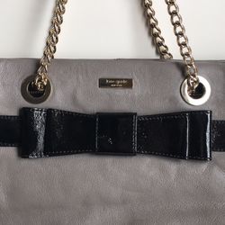 KATE SPADE NEW YORK WOMENS HANDBAG LEATHER GRAY AND BLACK PURSE HANDBAG 