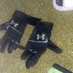 Under Armed Baseball Gloves 