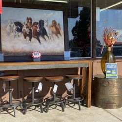 Rustic Bar Table With Stools 
