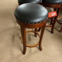 Wooden Swivel Bar Stool 