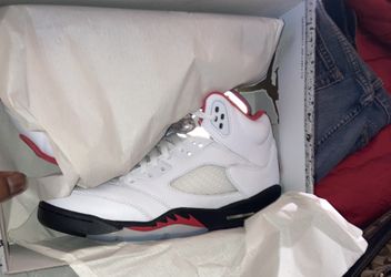 Jordan’s 5’s Size 7
