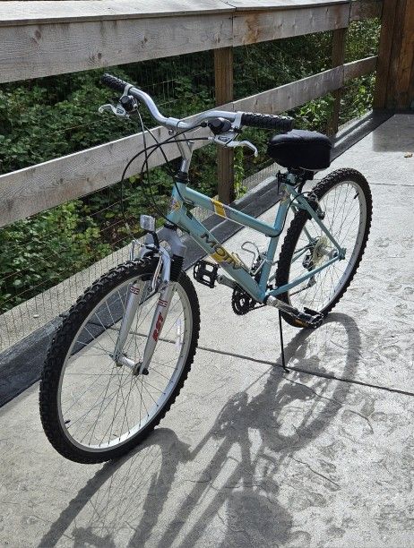 Motiv Rockridge 21 Speed Shimano Mountain Bike