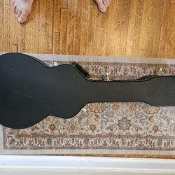 Les Paul Guitar Case  Like New