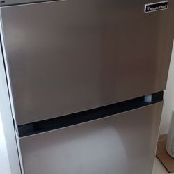 Magic Chef Fridge 18.5 In 45 Cubic Feet  Platinum Steel with Freezer 