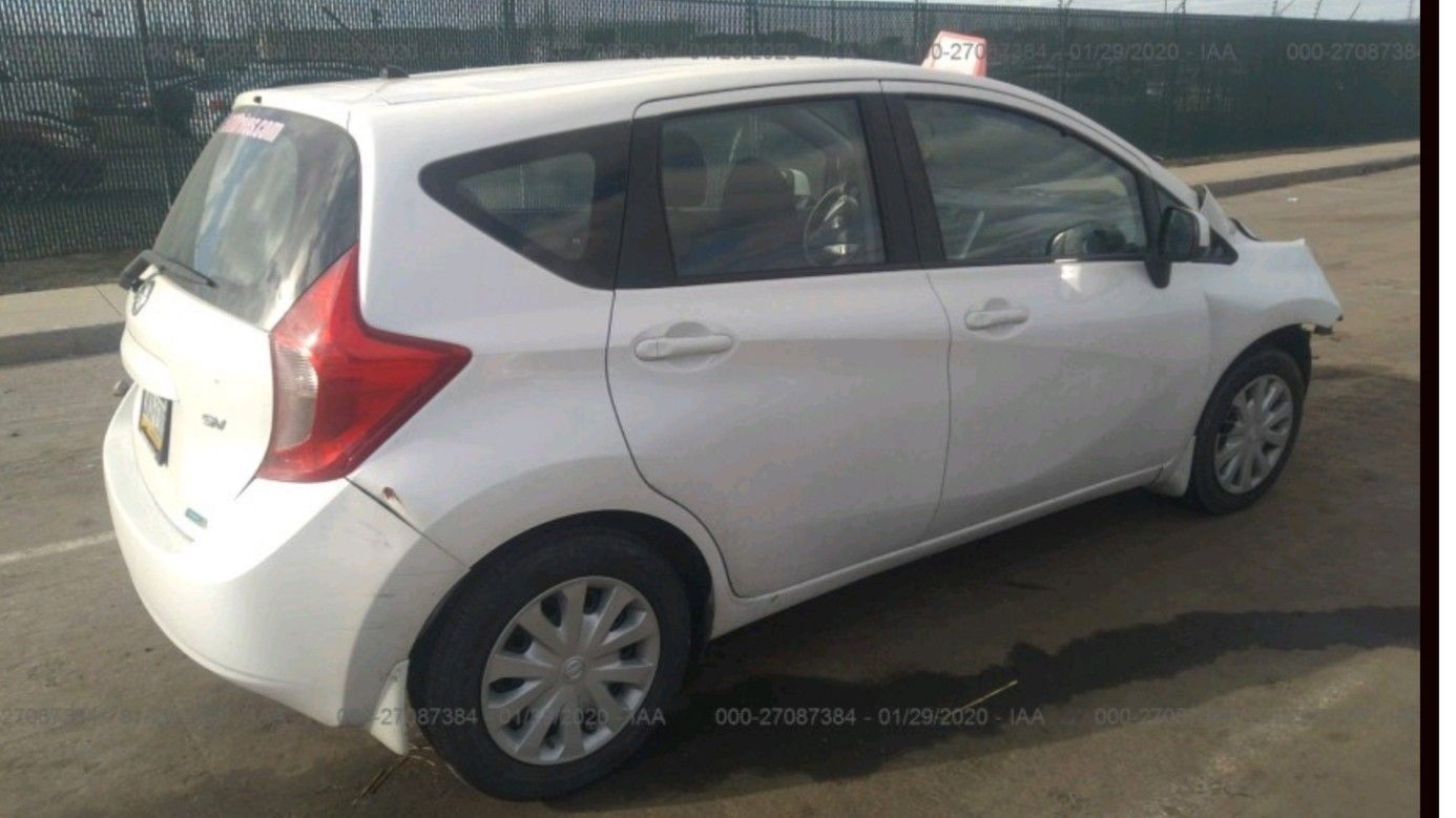 Nissan versa note hatchback 2014