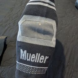 Mueller elbow sleeve