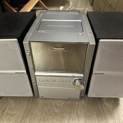 Mini Panasonic Stereo W/5 CD Changer
