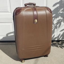 Large Suitcase On 4 Wheels 