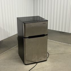 Euhomy mini fridge/freezer (3.2 Cu Ft)