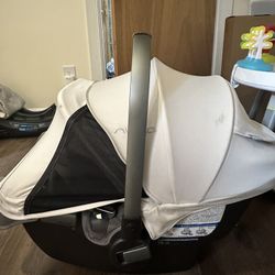 Nuna Pipa Car seat and 2 Bases