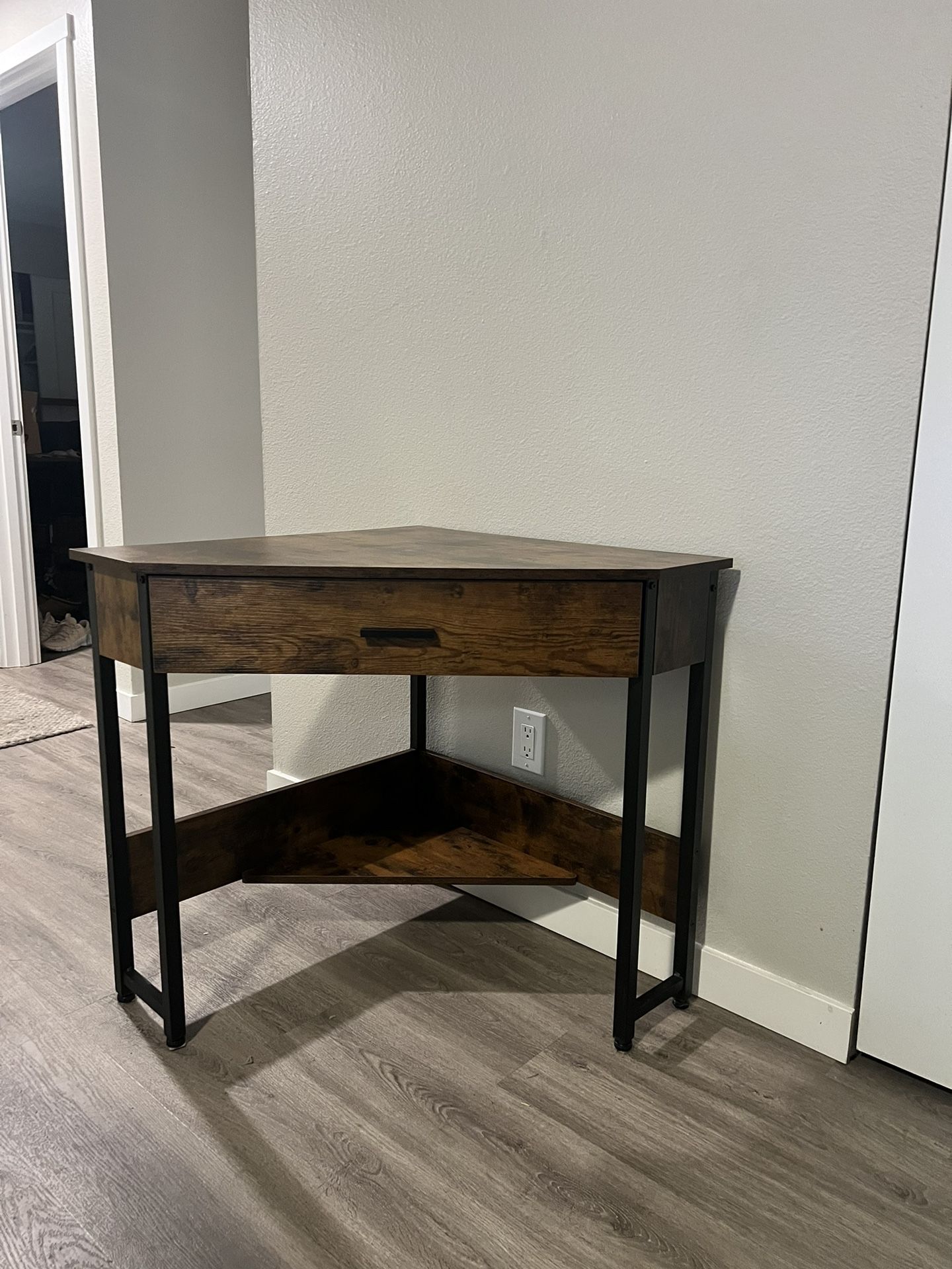 Small Corner Desk
