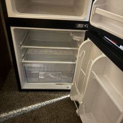 RCA Mini Fridge With Freezer 