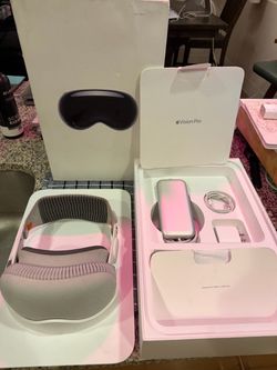 Apple Vision Pro 1tb with box and Charger . Works great