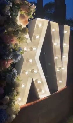 Marquee letters