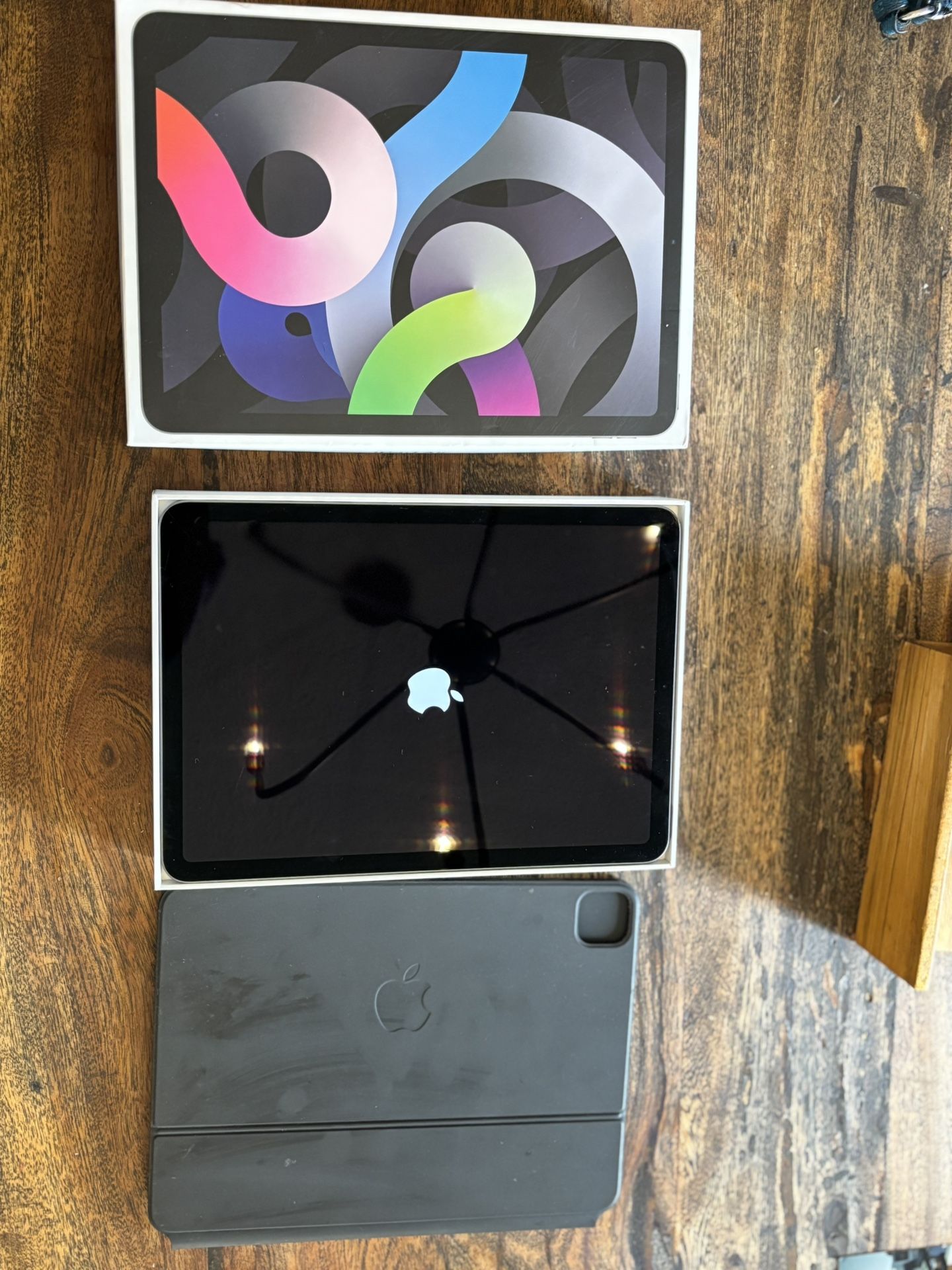 iPad Air 4 With Magic Keyboard