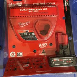 Milwaukee M12 REDLITHUIM XC4.0 Battery and Charger