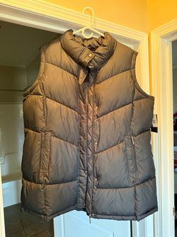 Ladies Black Gray Puffer Vest with Zip Pockets