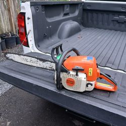 Stihl, MS 290 farm boss 20-inch bar runs excellent