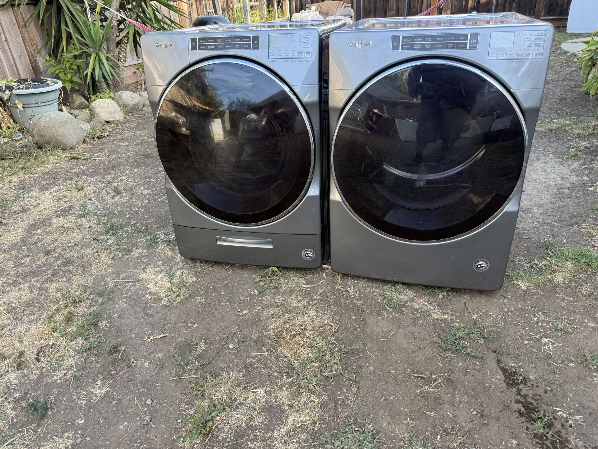 WHIRLPOOL WASHER AND GAS DRYER SET