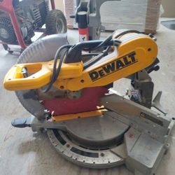 DEWALT 12-inch Double-Bevel Sliding Compound Miter Saw
