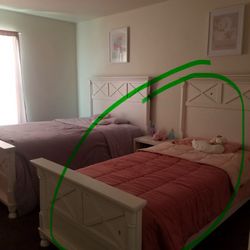 Twin bed (Ashley)