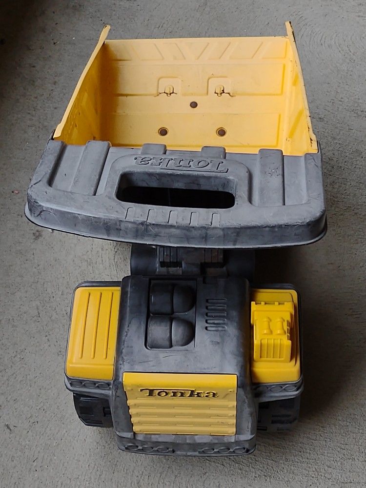 Large 19 Inch Hasbro Tonka Metal And Plastic Dump Truck