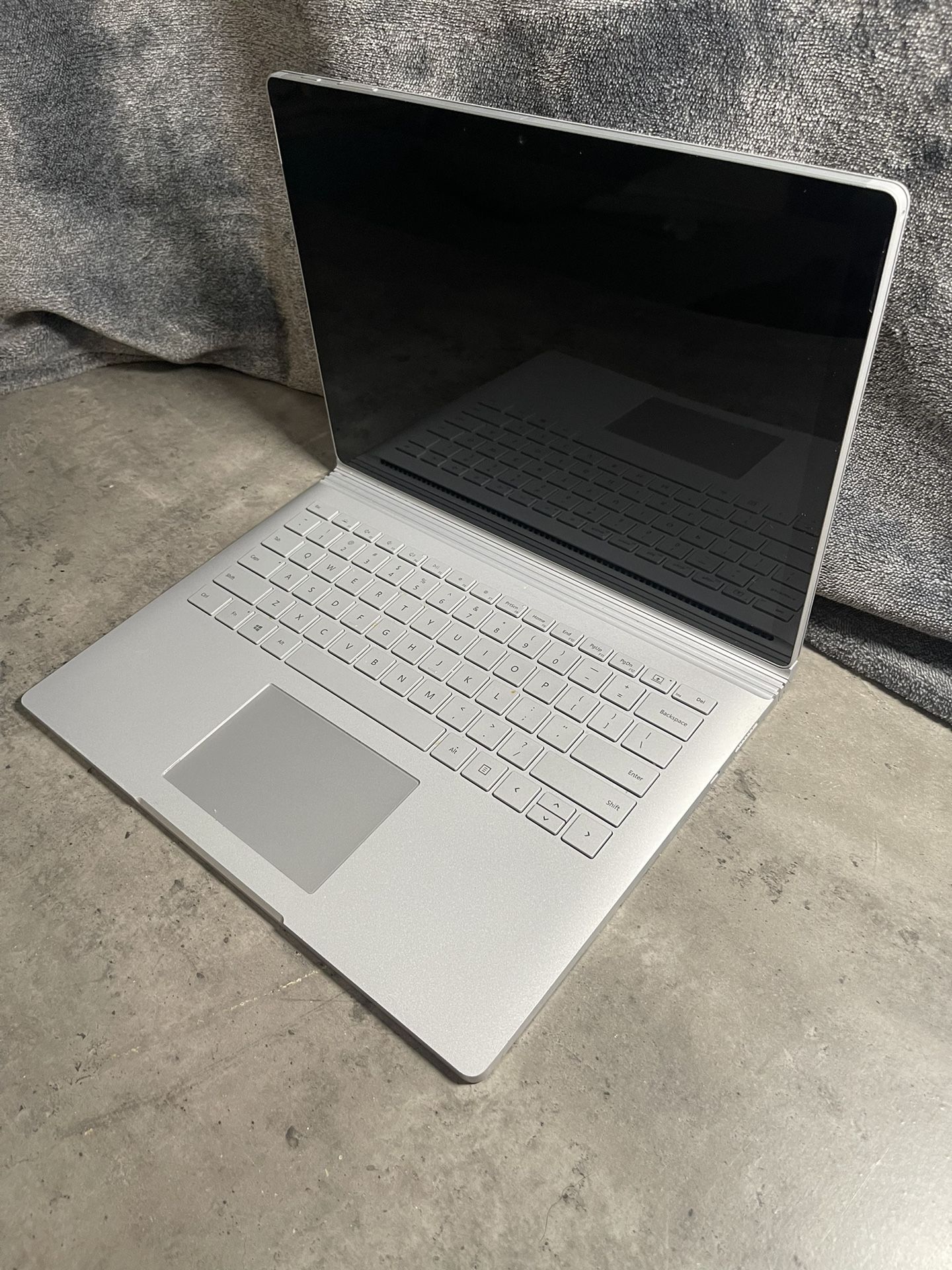 Microsoft - Surface Book 3 13.5" Touch-Screen - 2-in-1 Laptop - Intel Core i7 - 32GB Memory - GeForce GTX 1650 Max-Q - 512GB SSD - Platinum
