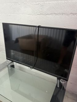 Vizio 32” Flat-Screen TV + Remote — HDMI Ready — Works Great